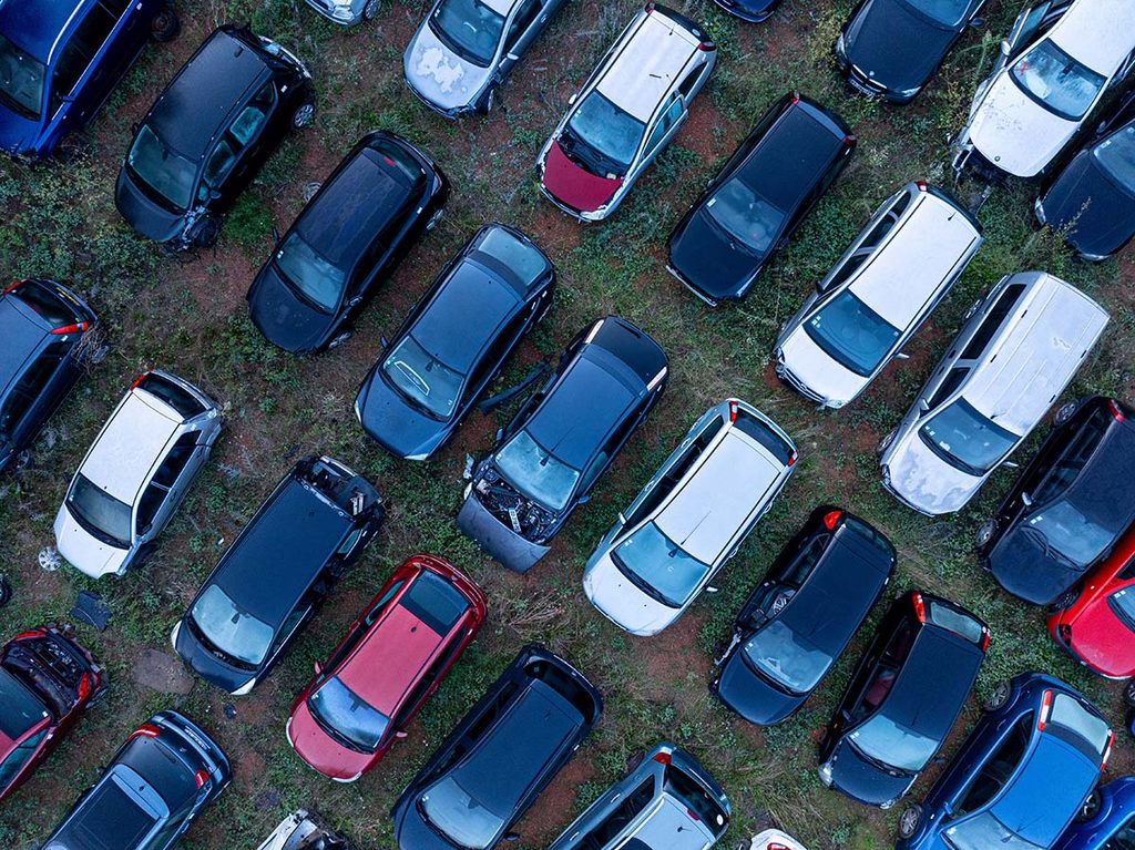 Vue aérienne d’un parc automobile